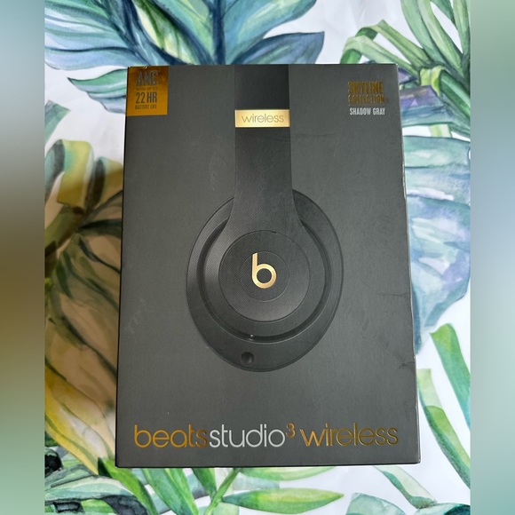 Beats Studio 3 wireless headphone - Shadow Gray NWT - Picture 2 of 10